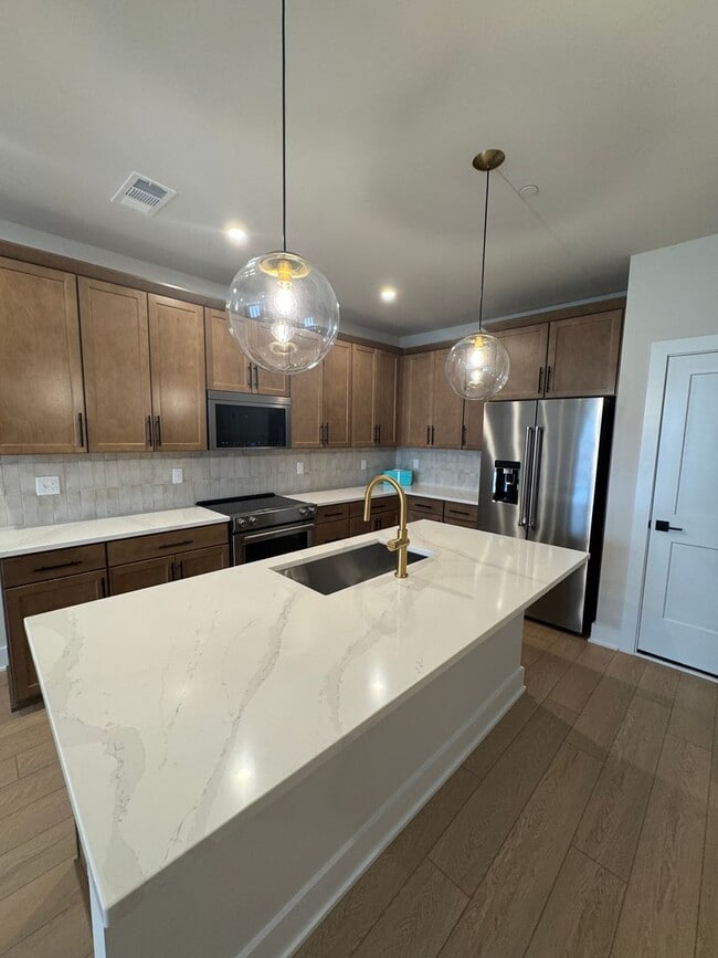 Building Photo - Stylish West Nashville 3 bed 2.5 bath - Pet Friendly