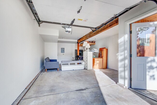 Building Photo - Gorgeous 3BD/2.5BA Downtown Boulder Home- ...