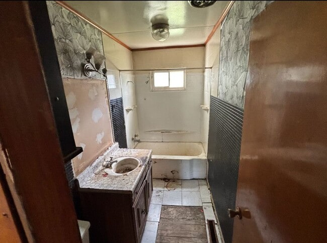 Building Photo - $290 Month $500 Down