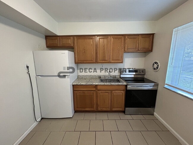 Building Photo - 9910 Broadmoor Dr