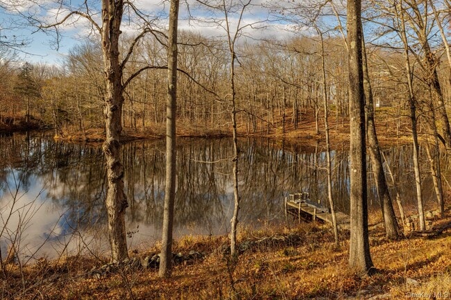 Building Photo - 407 White Schoolhouse Rd