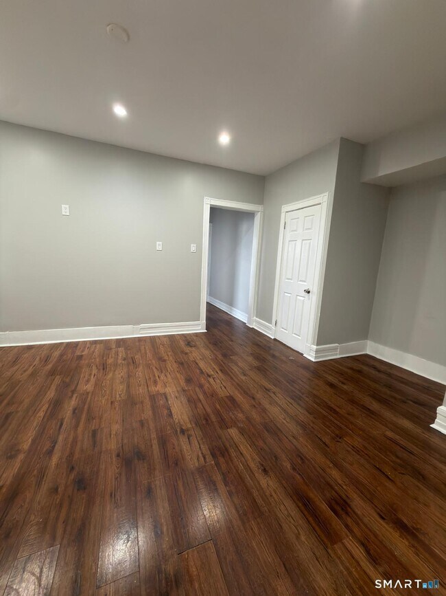 Building Photo - 336 Bond St