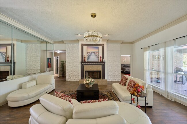 Building Photo - 121 April Waters Dr N