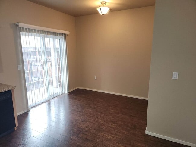 Building Photo - M2224