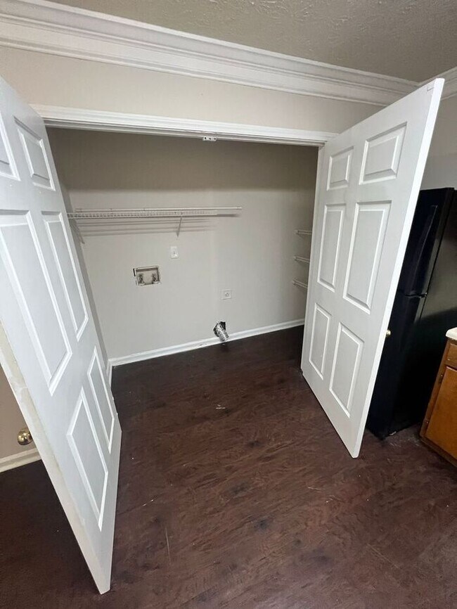 Building Photo - Beautiful 2 bedroom 2 bathroom ranch duplex Now Ready!