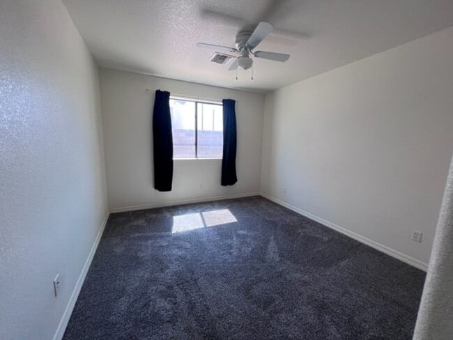 Building Photo - 3 Bedroom 2 bath Home Boat Deep Garage and...