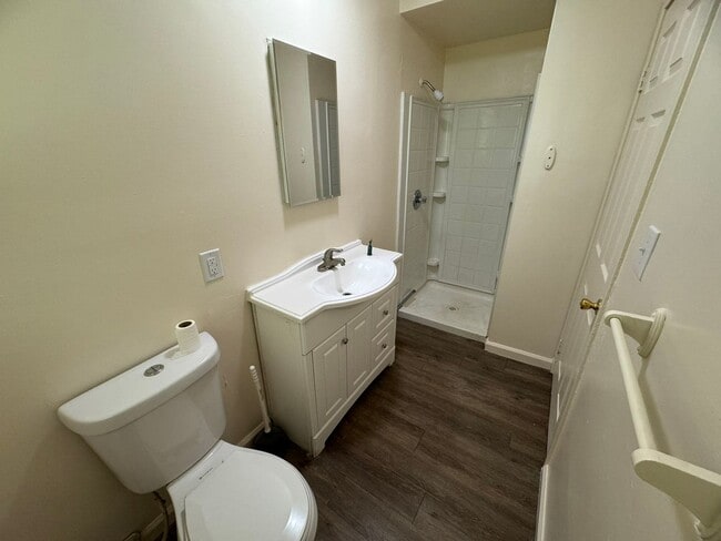 Building Photo - One Bedroom - West Sacramento