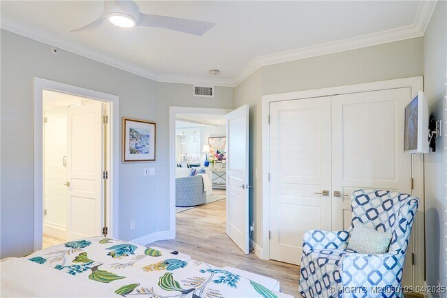 Building Photo - 5799 NE Island Cove Way