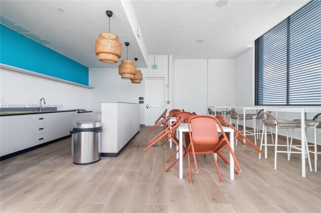 Building Photo - 7875 NW 107th Ave