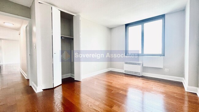 Building Photo - 3333 Broadway