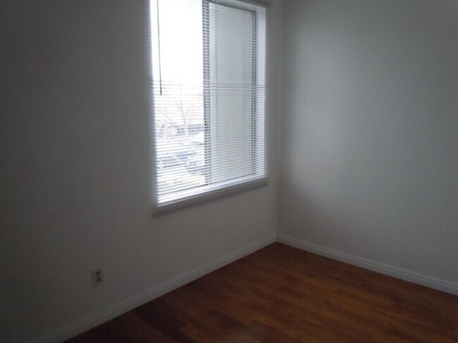 Building Photo - Foothill Condo