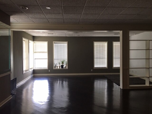 Building Photo - 31 E Center St