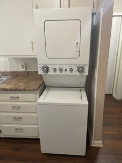 Building Photo - WASHER/DRYER IN UNIT! SECTION 8 APPROVED! ...
