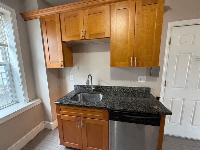 Building Photo - 241 Maverick St