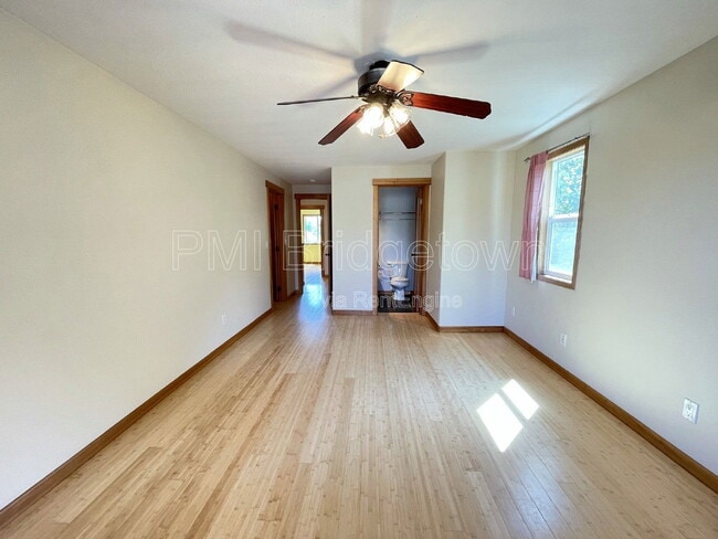 Building Photo - 4704 NE 28th Ave