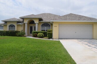 Building Photo - Stunning upgraded and immaculately maintained 3/2/2 home close to Gatlin I-95