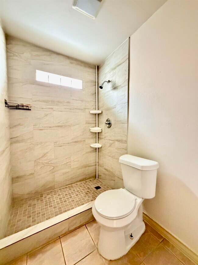 Building Photo - 419 W Eistetter St