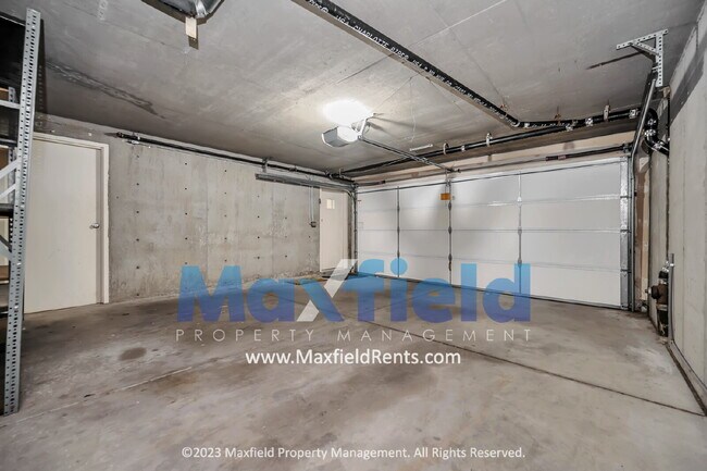 Building Photo - Avenues - 3 Bedroom 3 Bath Townhome with amazing southern views!