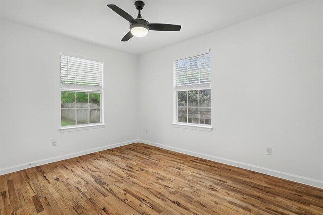 Building Photo - 6307 Chesterfield Ave