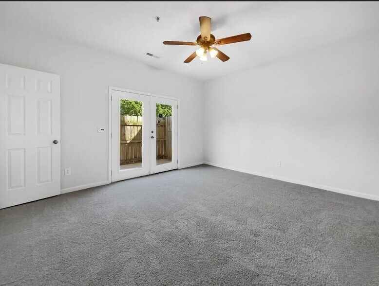 Building Photo - 1034 Wildwood Dr