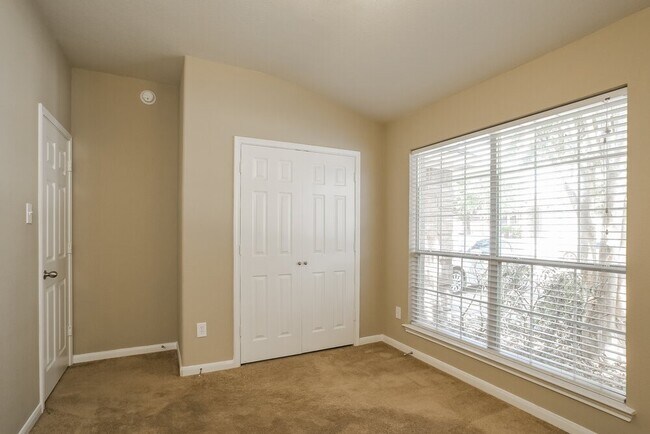 Building Photo - 15527 Lady Shery Ln