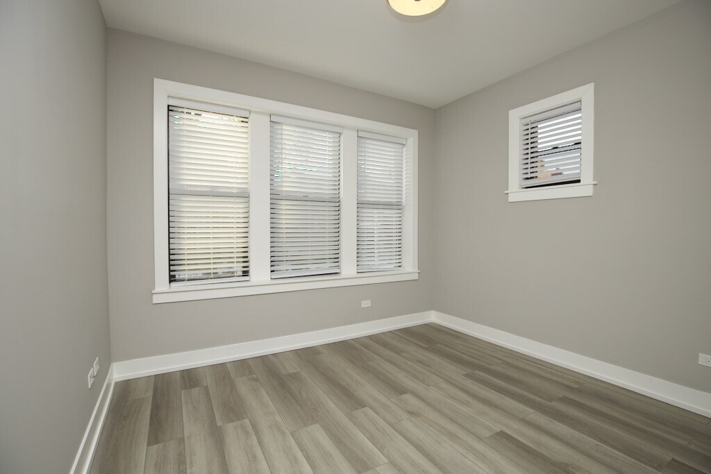 Building Photo - 3934 N Janssen Ave