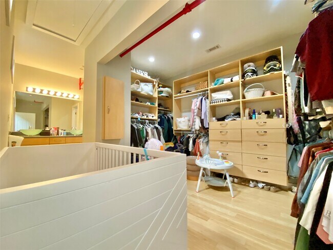 Building Photo - 254 W Washington St