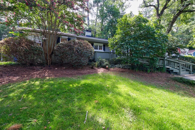 Building Photo - 2311 Pembrook Pl NE