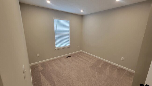 Building Photo - New 4-Bedroom Home In Mount Washington– Storage Galore