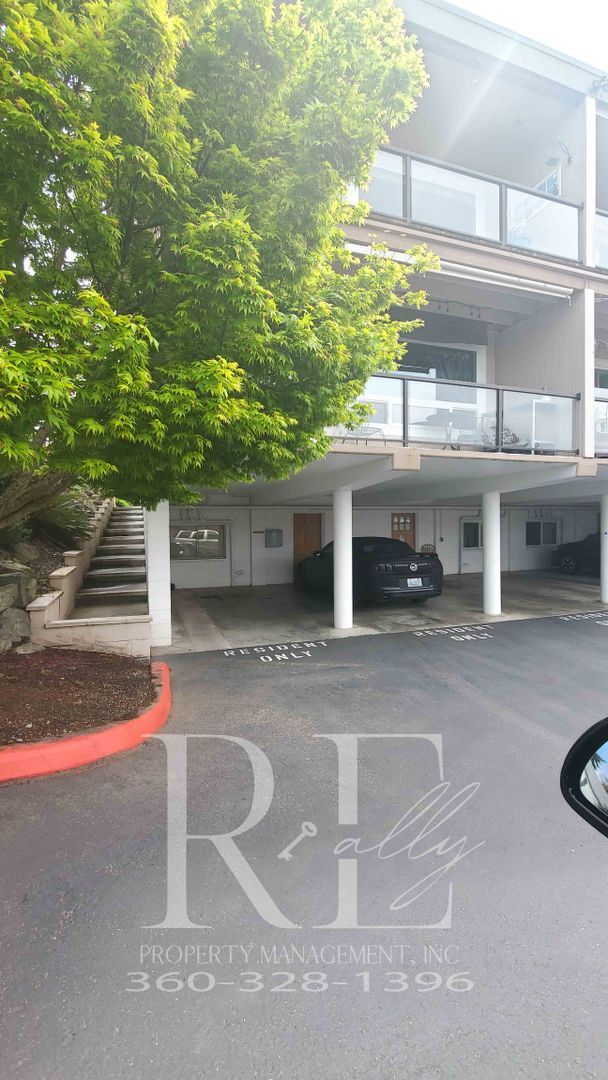 Building Photo - Modern Manette 1BR Condo with Private Pati...