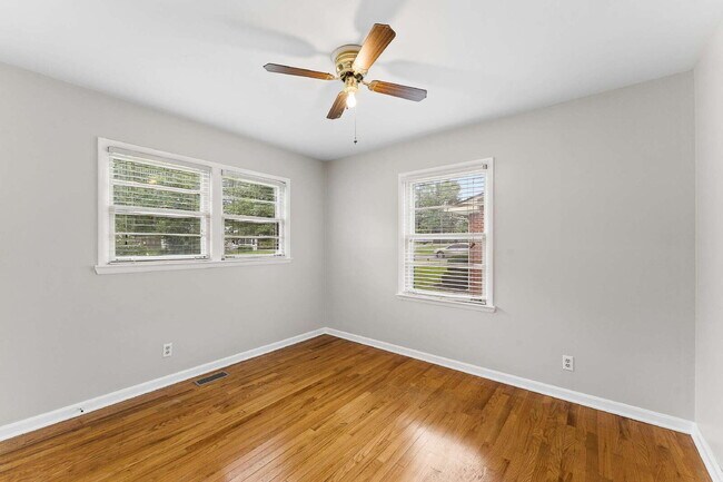 Building Photo - "Charming 3-Bedroom Retreat with Spacious Living in Murfreesboro!"