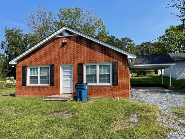 Primary Photo - 2 BED, 1 BATH HOME LOCATED IN RAMSEUR- $10...