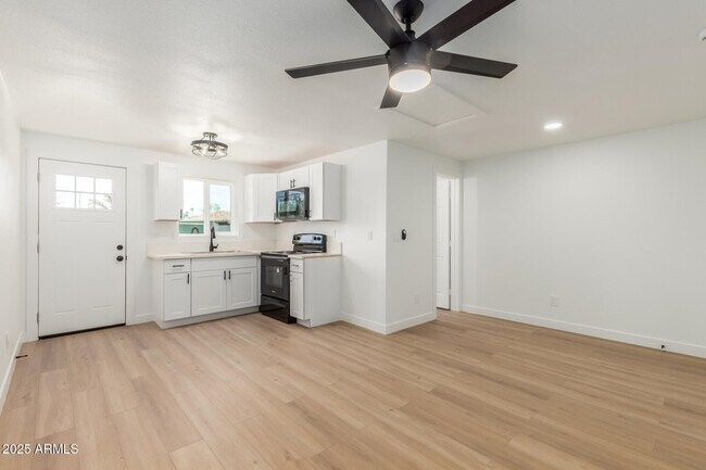 Building Photo - 1743 W Verde Ln