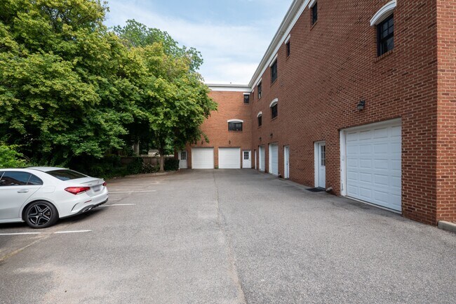 Building Photo - 805 Westover Ave
