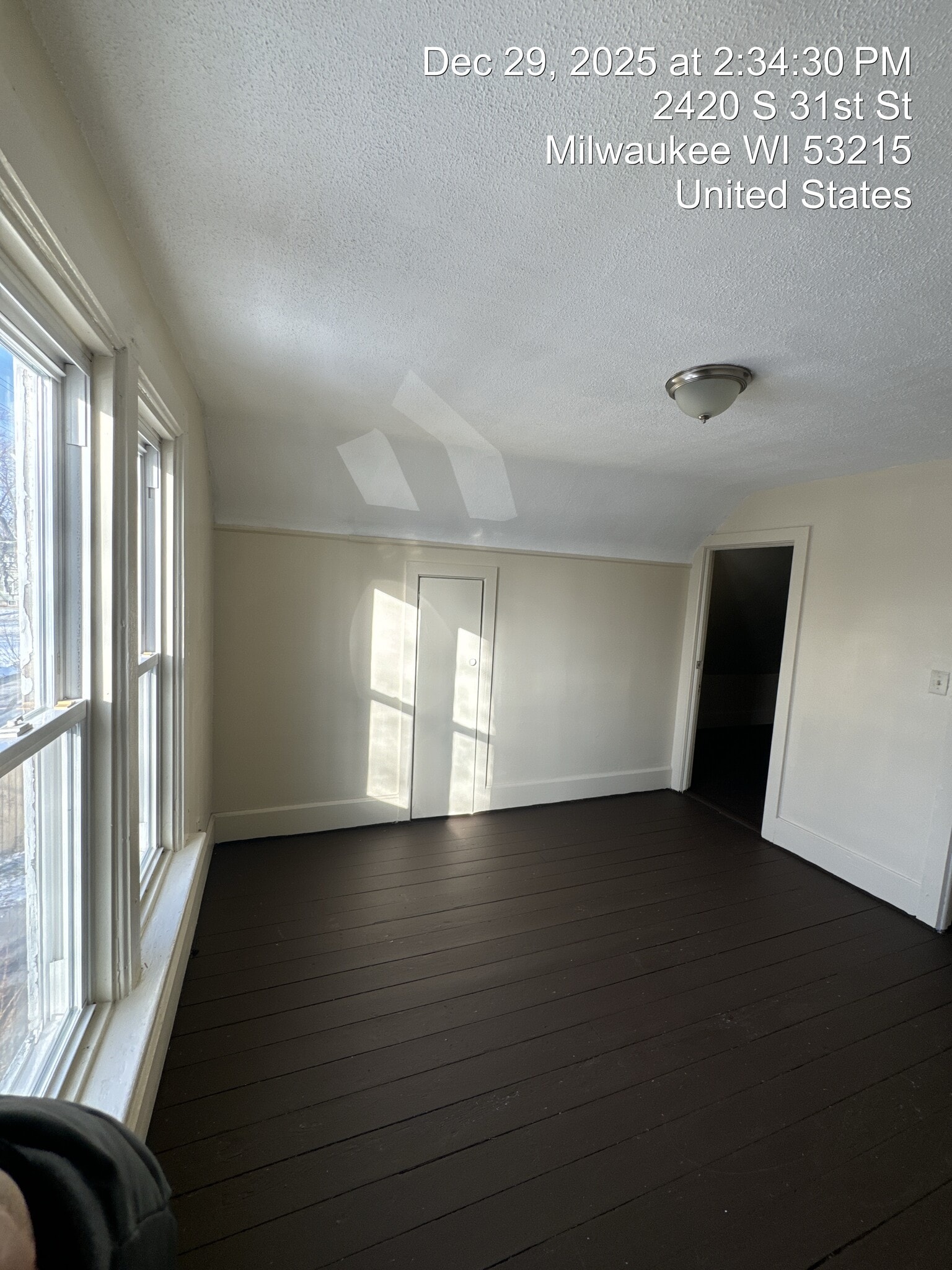 Building Photo - 2420 S 31st St