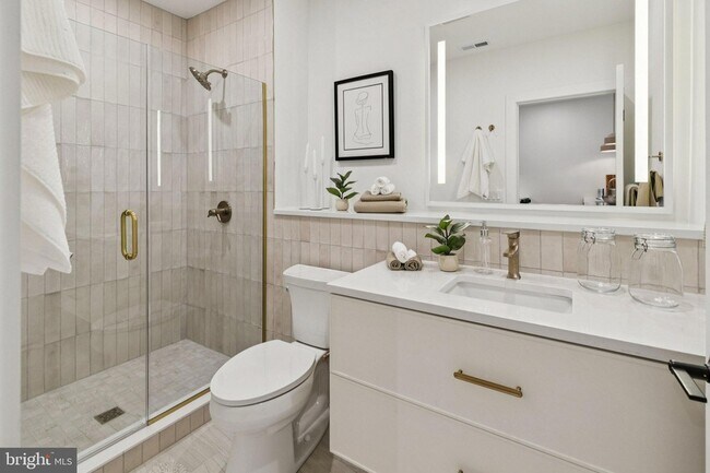 Building Photo - 30 W Allens Ln