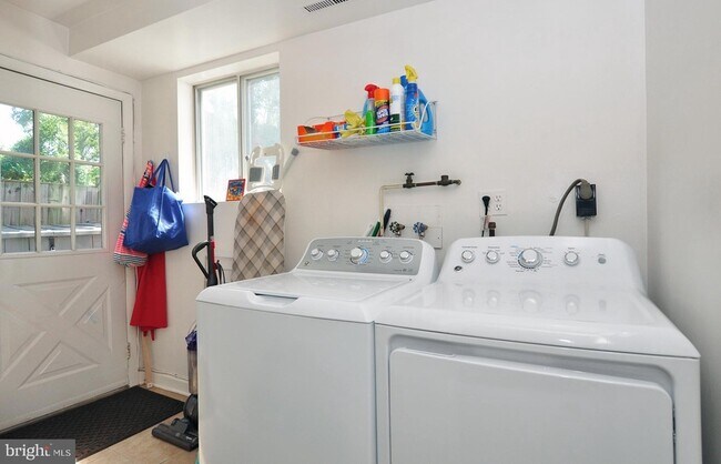 Building Photo - 4306 Kentbury Dr