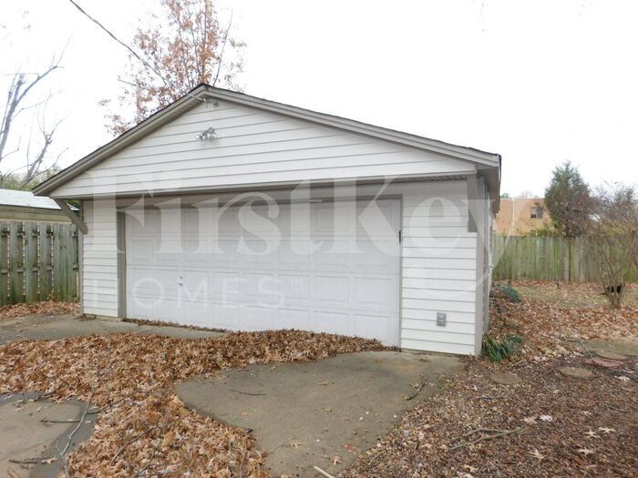 Building Photo - 2493 Tarbet Dr