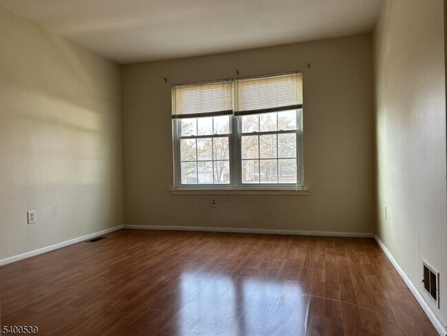 Building Photo - 40 Whitby Cir