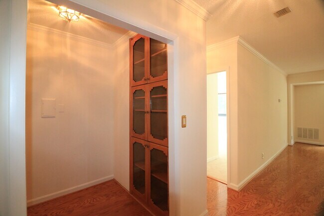 Building Photo - 1805 Crystal Dr