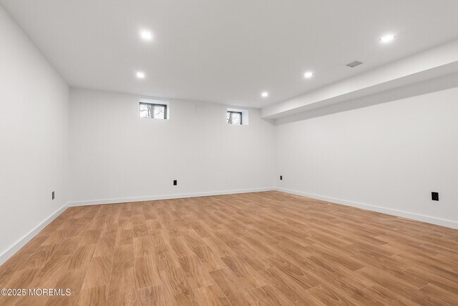 Building Photo - 459 Harnell Ave