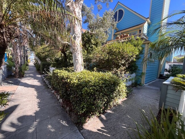 Primary Photo - Mission Beach, 2 bedroom, 2 bathroom, with...