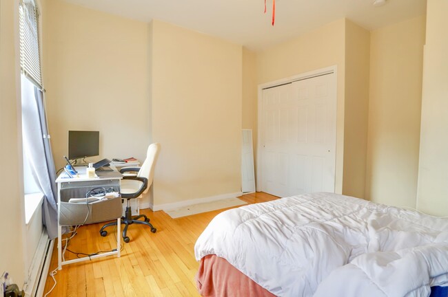 Building Photo - 206 4th St