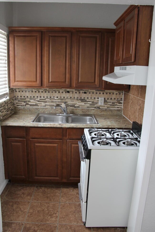Building Photo - 8907 Old County Dr