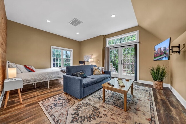 Building Photo - Furnished 1-Bedroom Upper Apartment on Main St