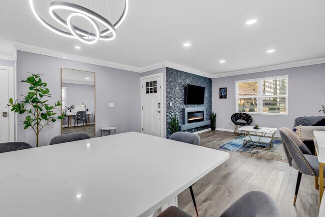 Building Photo - 1000 Parkwood Ave