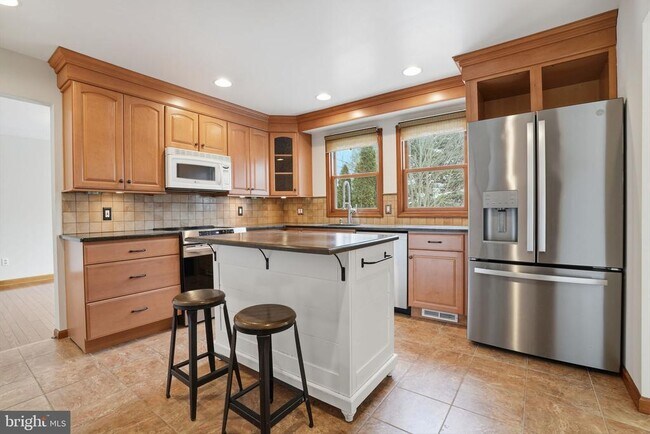 Building Photo - 56 Jasen Dr