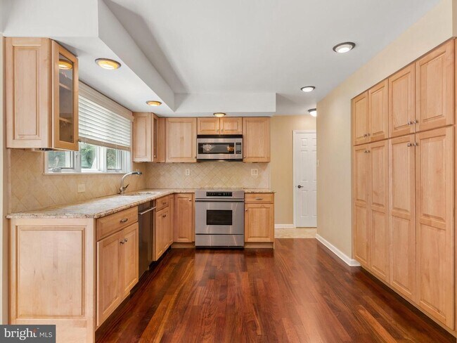 Building Photo - 612 Bough Rd