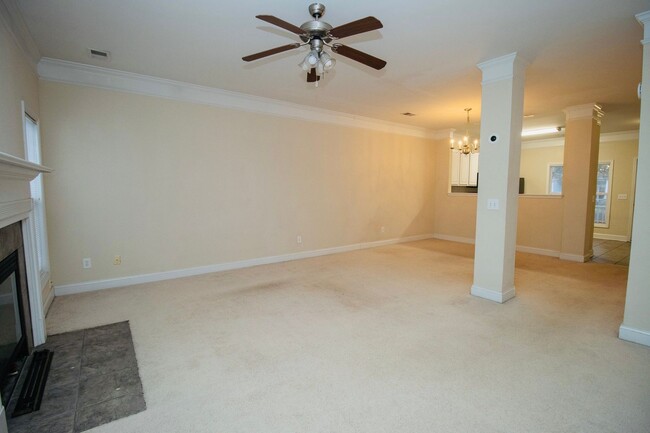 Building Photo - 2 Bedroom, 2.5 Bath Available in Hampton F...