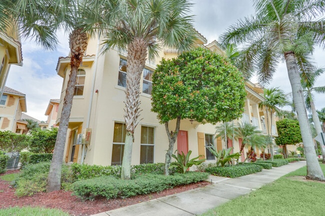 Building Photo - 1365 Vía De Pepi